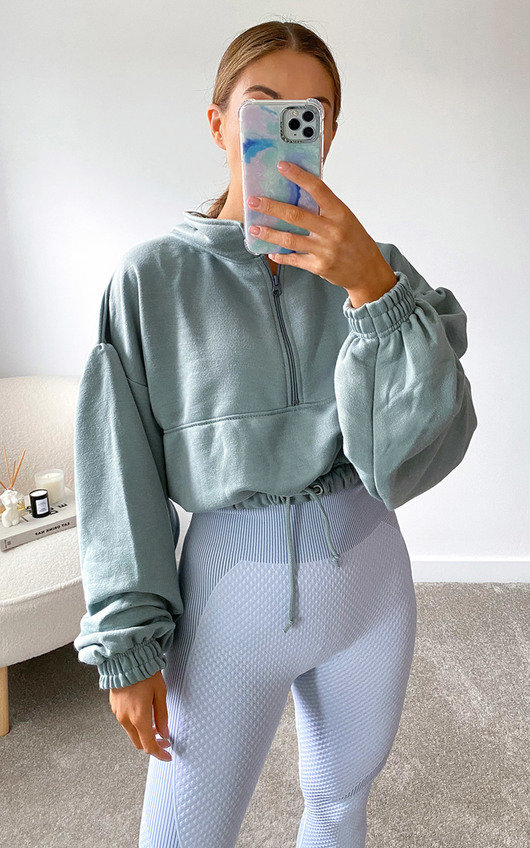 oversized cropped sweatshirt