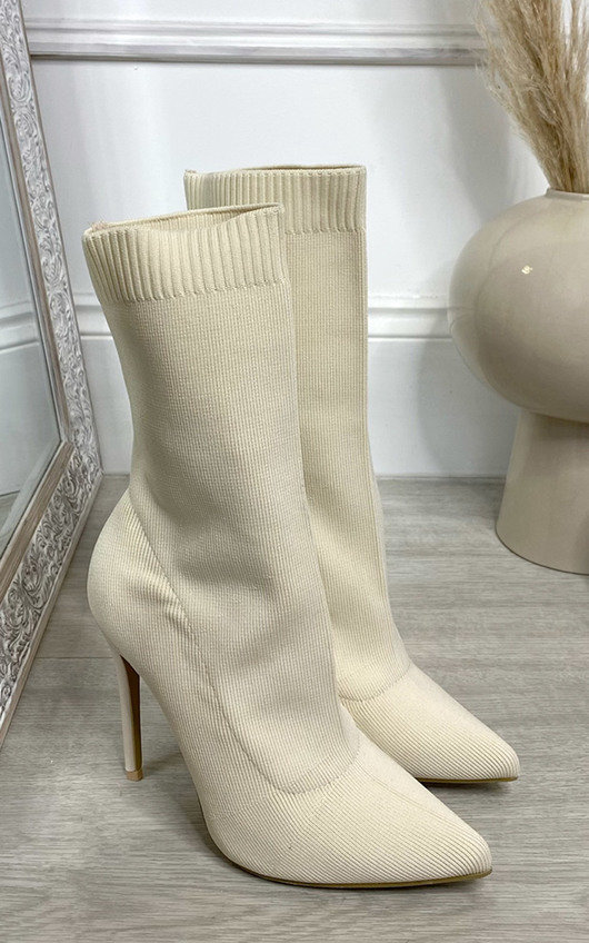 sock pointed boots