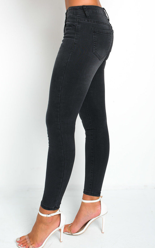 Yasmin Skinny Jeans in Black | ikrush