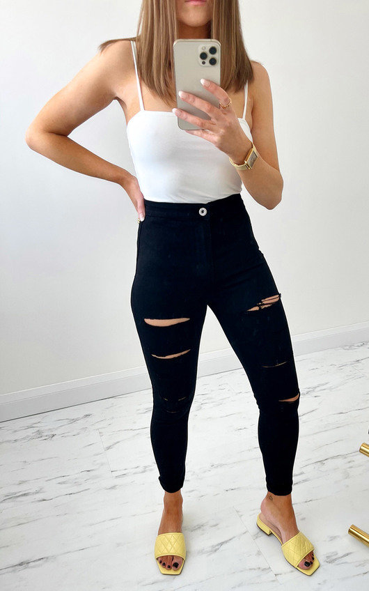 Zendaya gescheurde jeans in zwart | IKRUSH